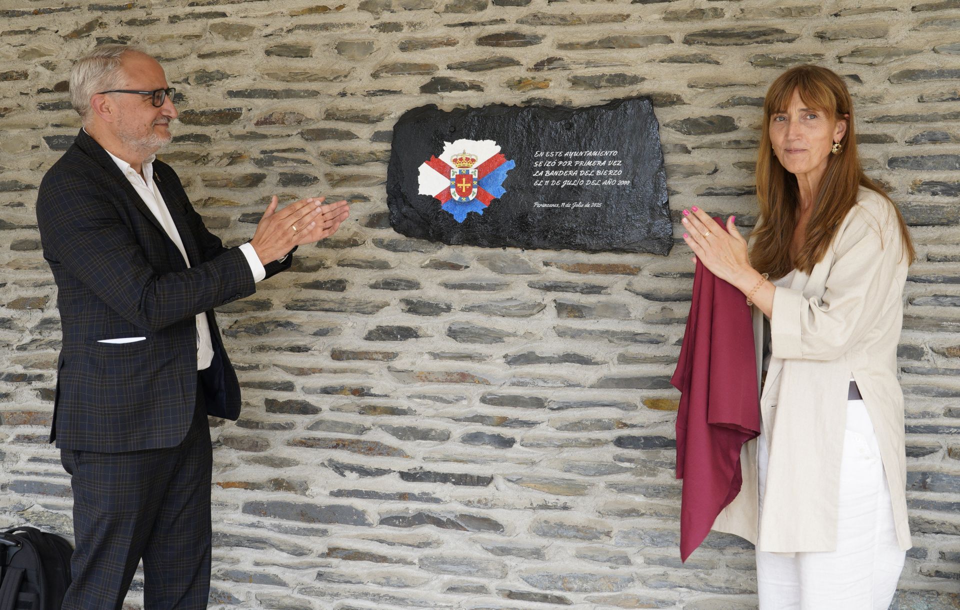 Acto del 25 aniversario del primer izado de la Bandera del Bierzo