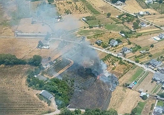 Imagen del incendio en Cacabelos.