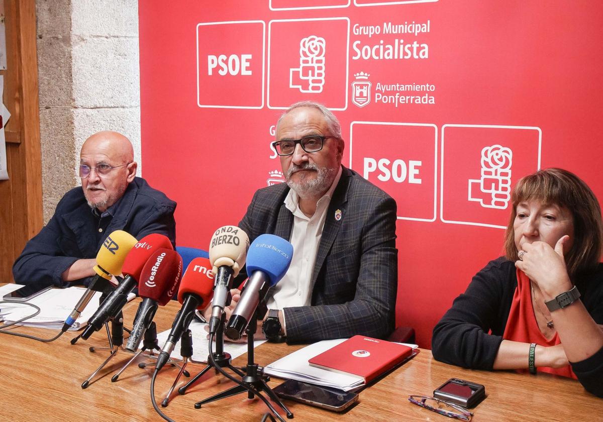 Imagen de la comparecencia de los concejales del PSOE sobre la red de calor de Ponferrada.