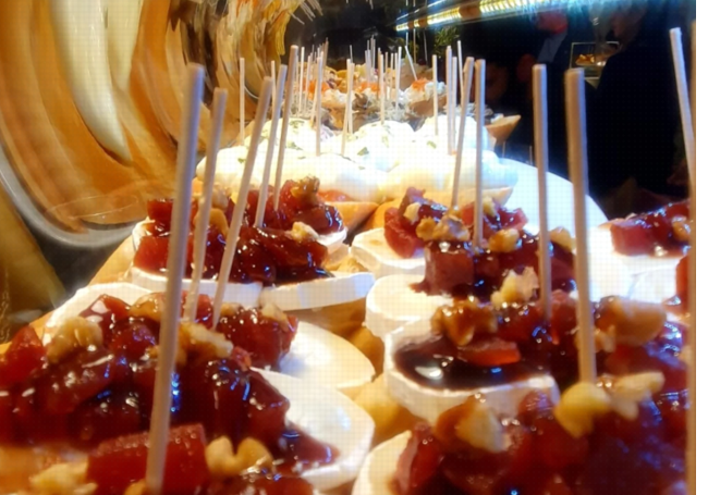 Pincho de queso de cabra con membrillo y frambuesa