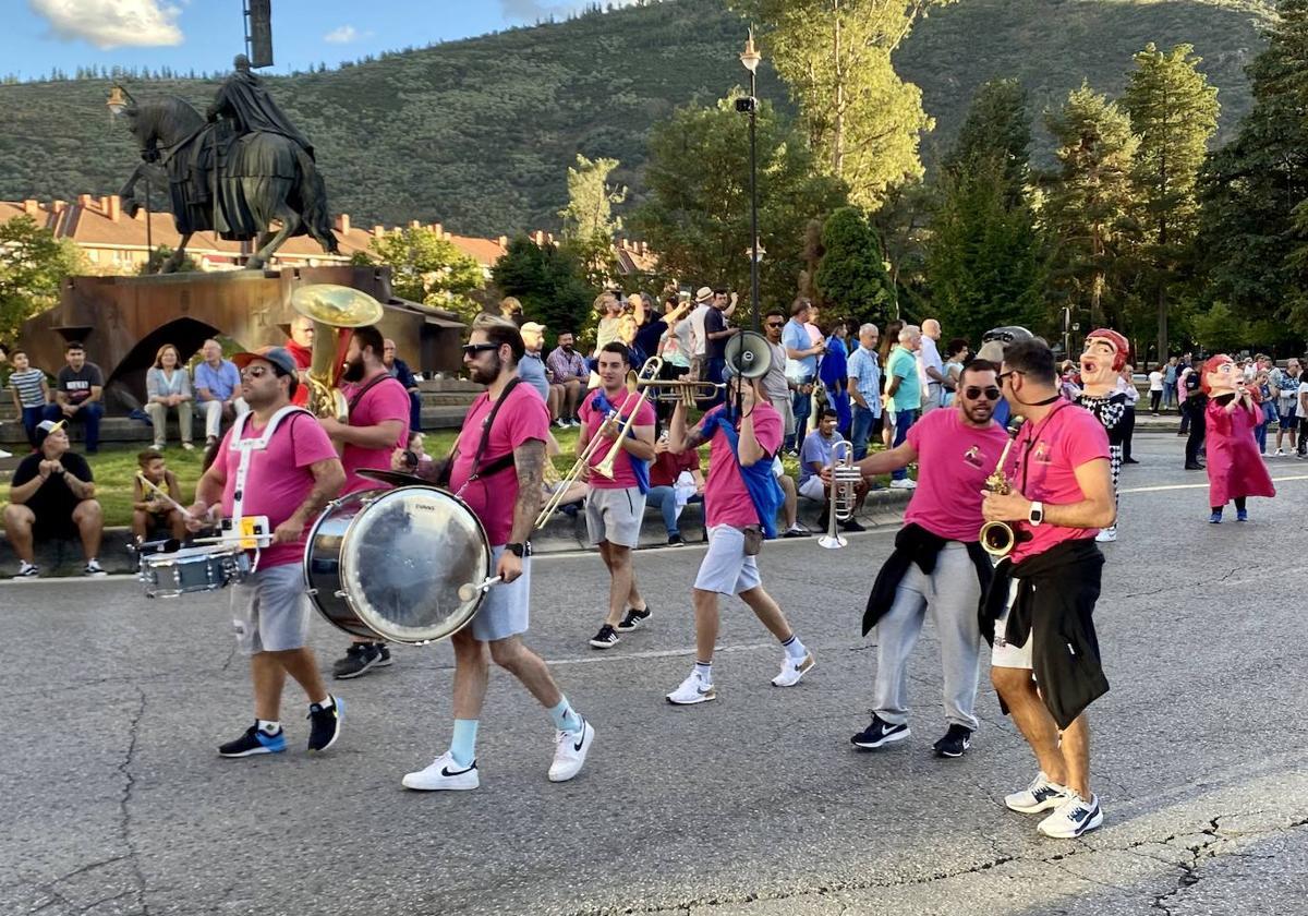 Imagen de archivo de una charanga, que acompañarán a las peñas durante el recorrido.