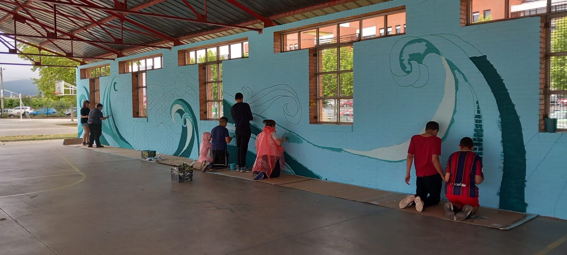 Imagen del mural que preside el patio cubierto del CEE Bergidum.