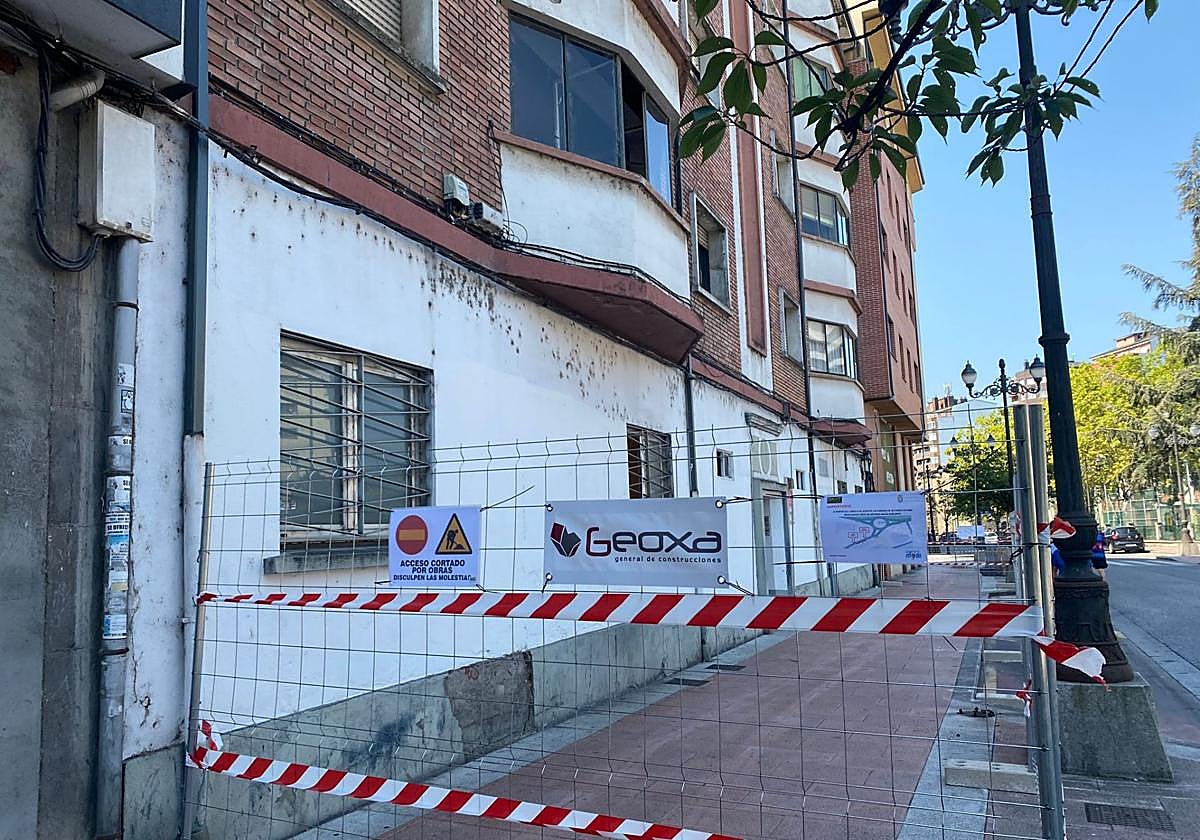 Imagen de las vallas situadas en el edificio que ocupará el Centro Integrado de Innovación Digital y Promoción del Emprendimiento.