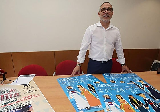 El concejal de fiestas del Ayuntamiento de Ponferrada, carlos Cortina, durante la presentación de las Fiestas de la Encina.