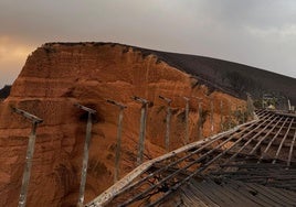 Imagen del mirador de Orellán devorado por las llamas.