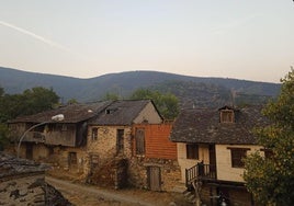 Imagen de las casas del pueblo de Voces (Borrenes).