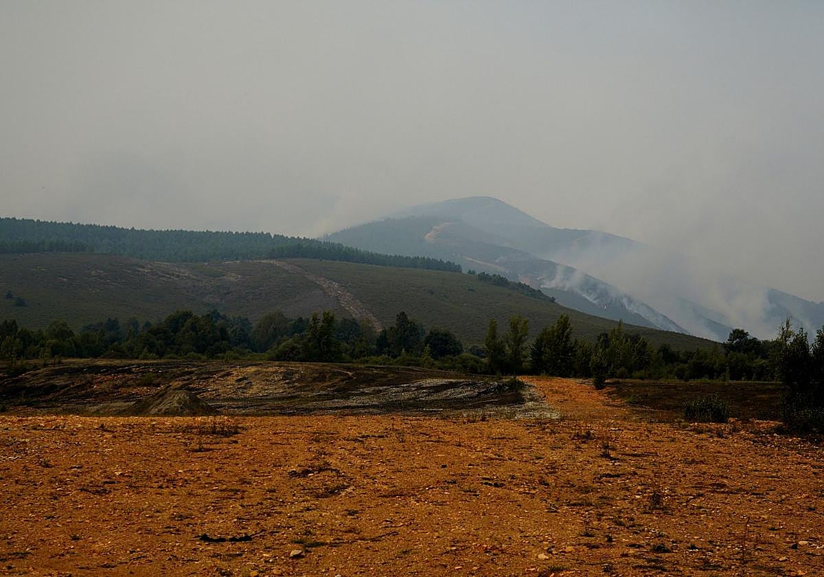 El incendio que calcinó el Pico El Miro en Anllares del Sil