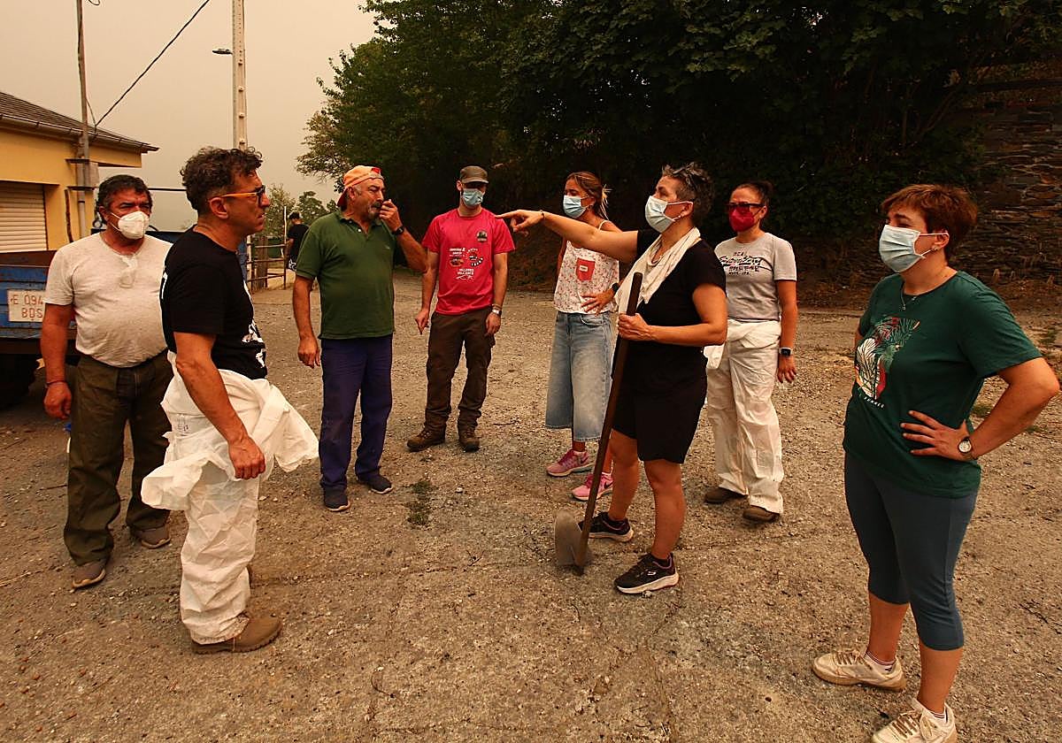 Las imágenes del desalojo de los vecinos de Lusio, por el incendio