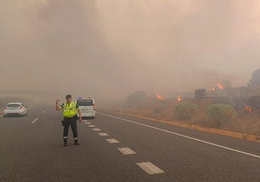 Dos heridos en una colisión al darse la vuelta en la A-66 por un nuevo incendio en León