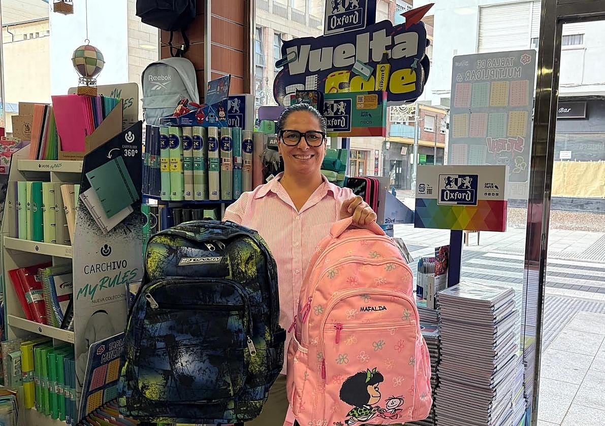 Marta Quiñones, librera en la librería Quiñones.