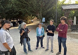 Antonio Maíllo y Juan Gascón recorren los pueblos afectados por los incendios en León.