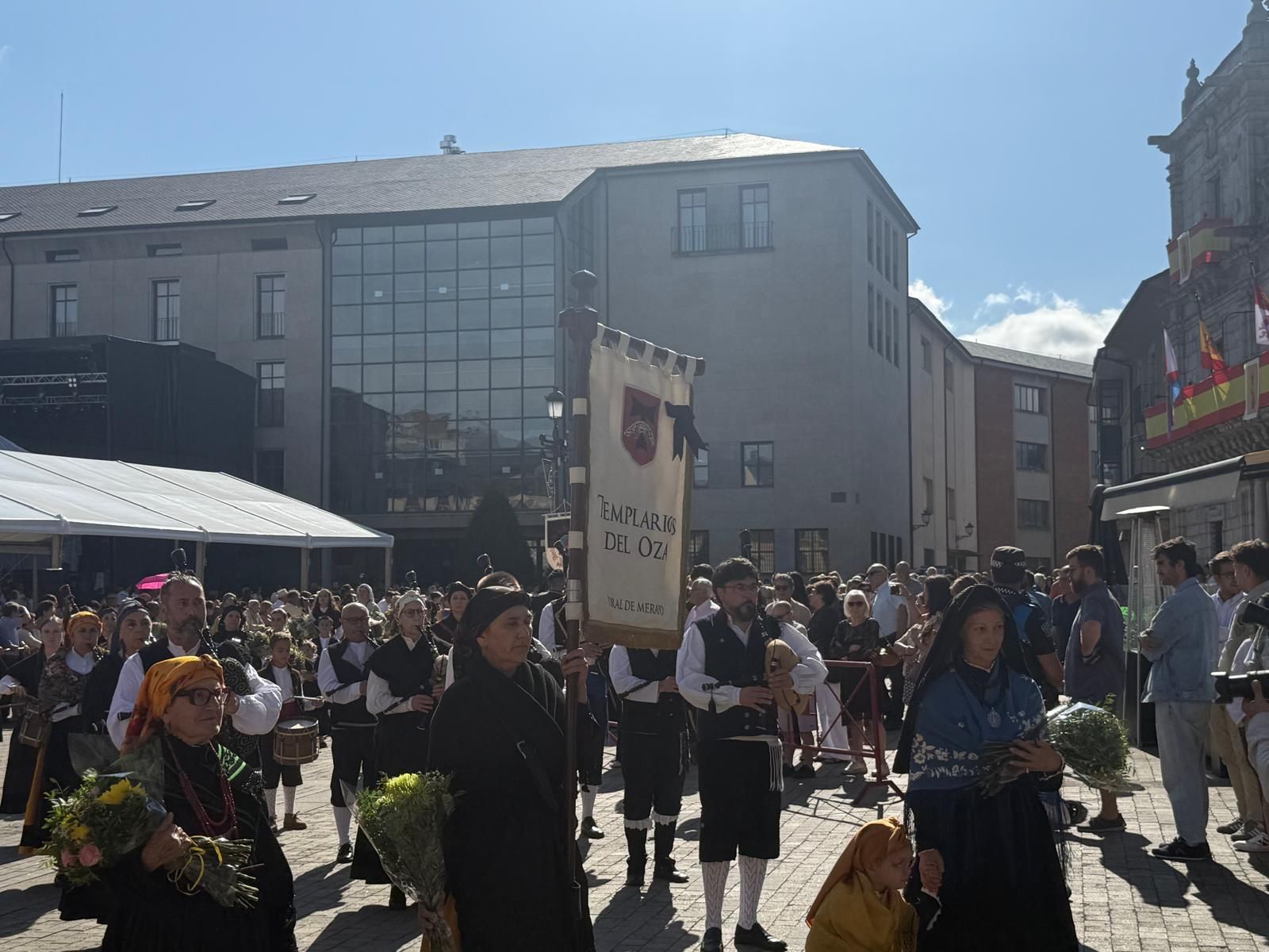 Imagen de la concentración ciudadana para protestar sobre la gestión de los incendios en el día de El Bierzo.
