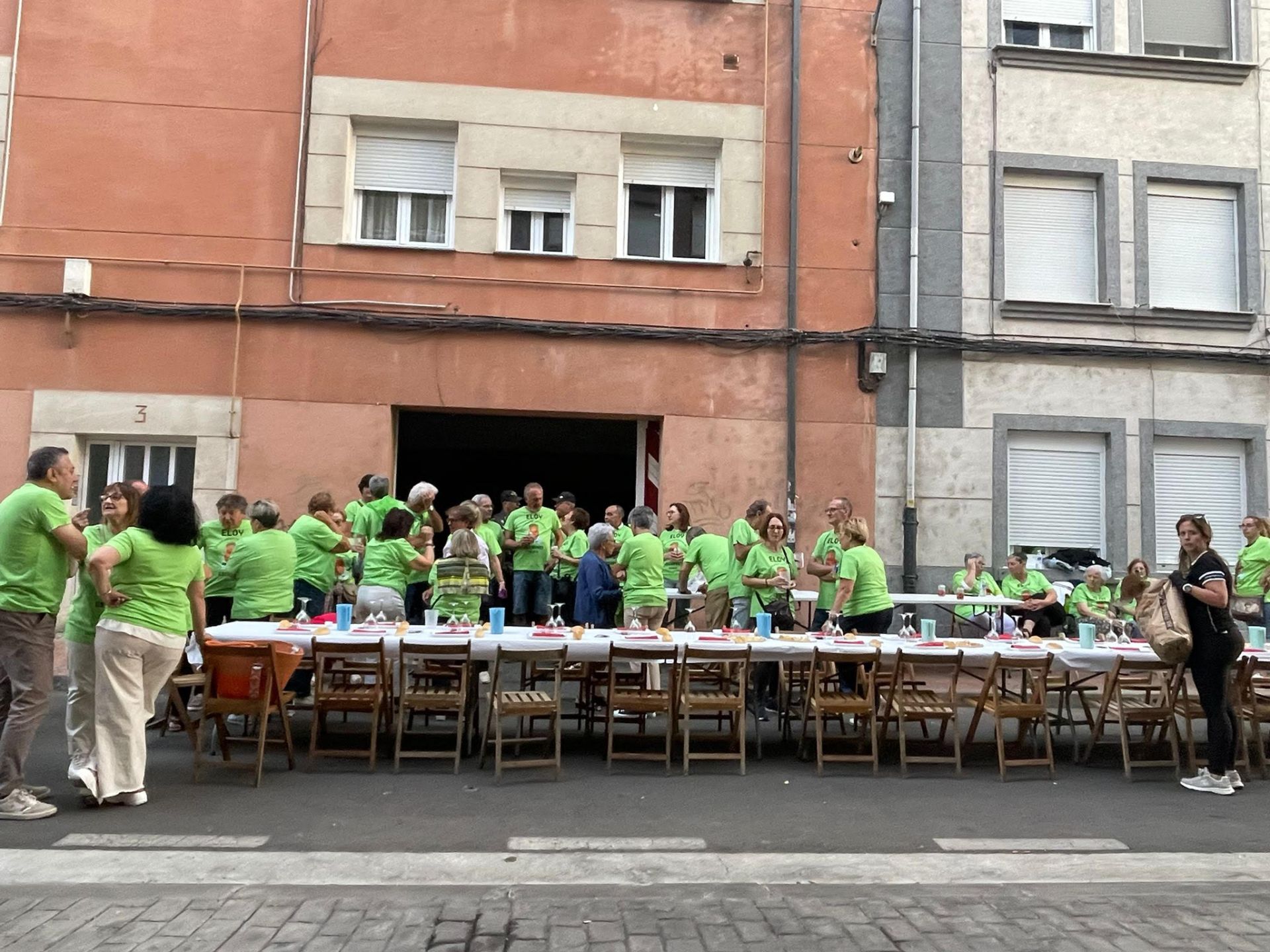 Celebración del reencuentro de los niños que se criaron en la calle Nicomedes Martín Mateos de Ponferrada.