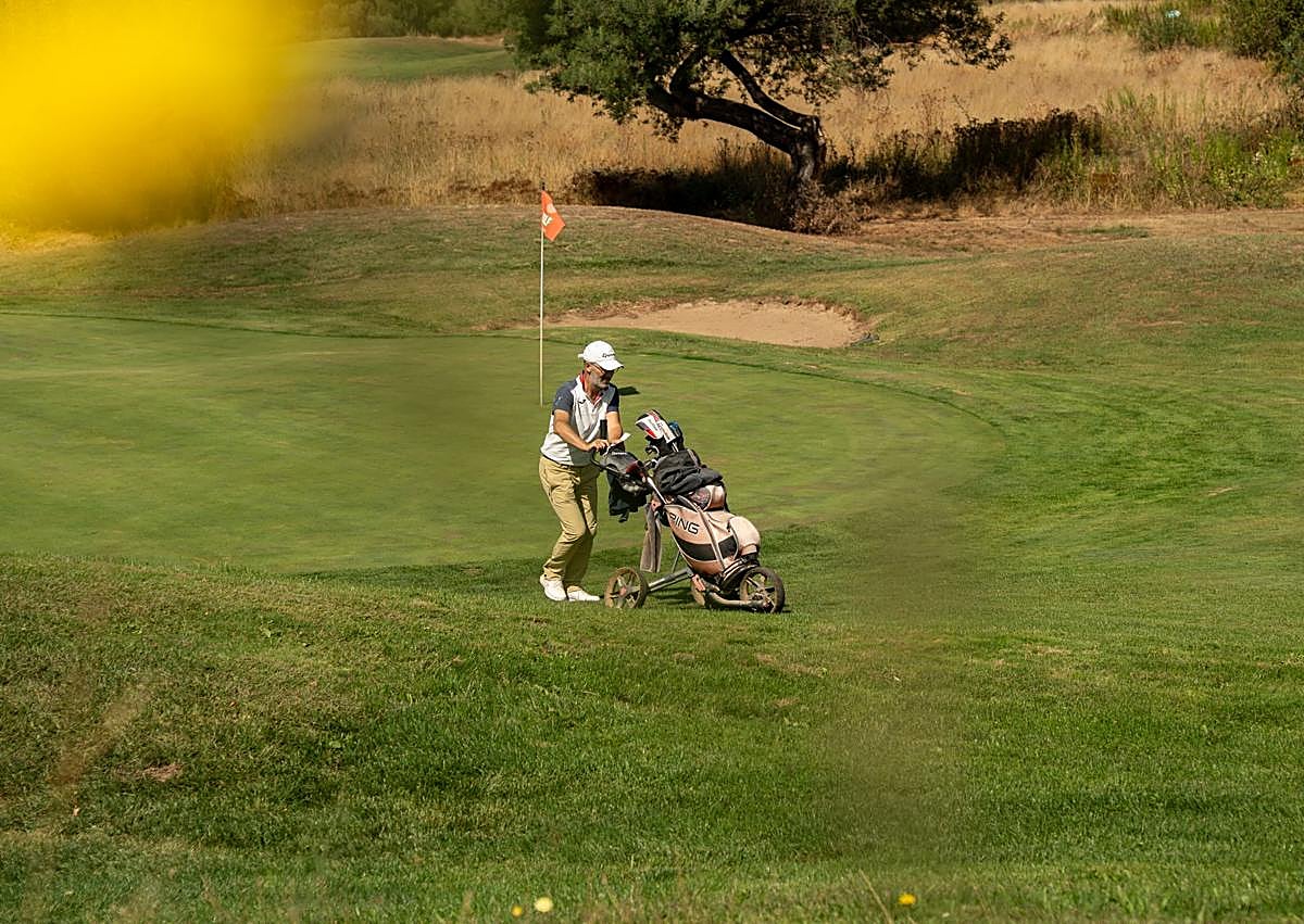 Imagen secundaria 1 - Primer torneo de Golf de Elbierzonoticias