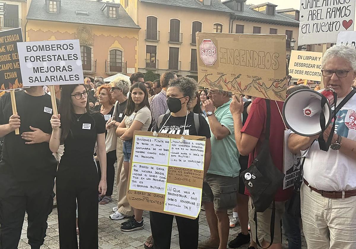 Manifestación en Ponferrada por la situación generada por los incendios en El Bierzo.