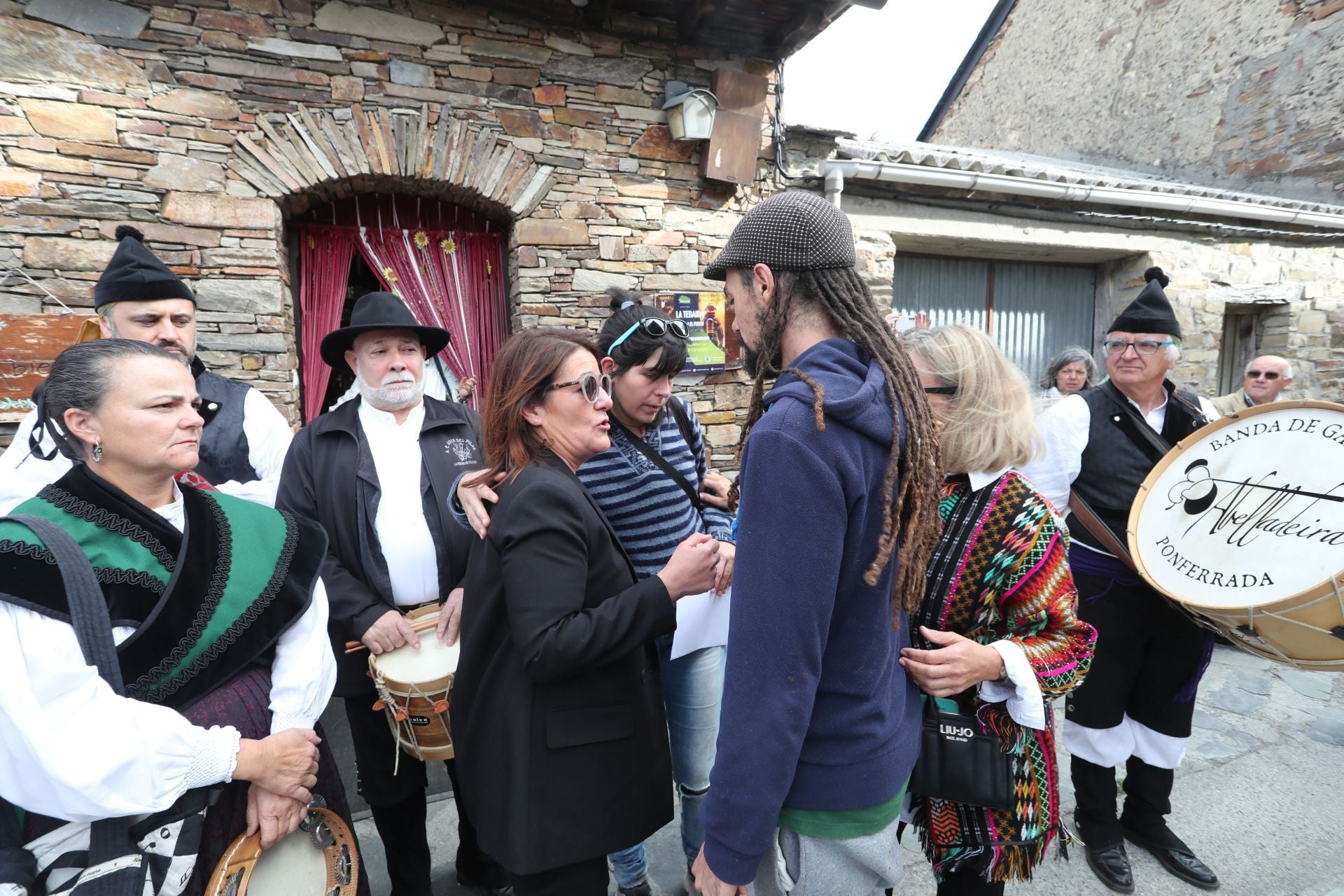 Las imágenes del acto de homenaje al bombero forestal fallecido en Espinoso de Compludo