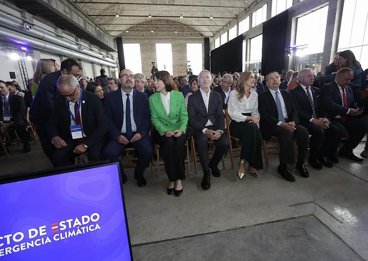 Imagen secundaria 1 - Cumbre de ministros en Ponferrada para defender el Pacto de Estado: «El cambio climático no nos va a dar tregua»