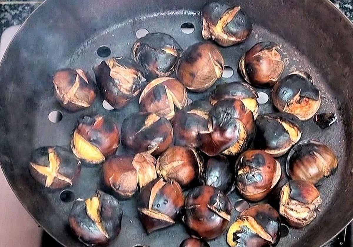 Imagen de archivo de castañas asadas.