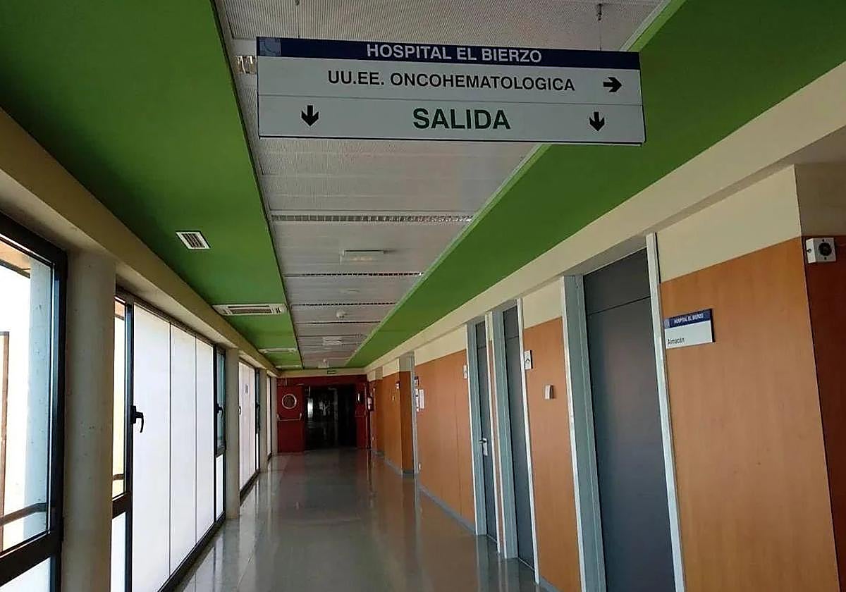Imagen de uno de los pasillos de la unidad de Oncohematología del Hospital del Bierzo.