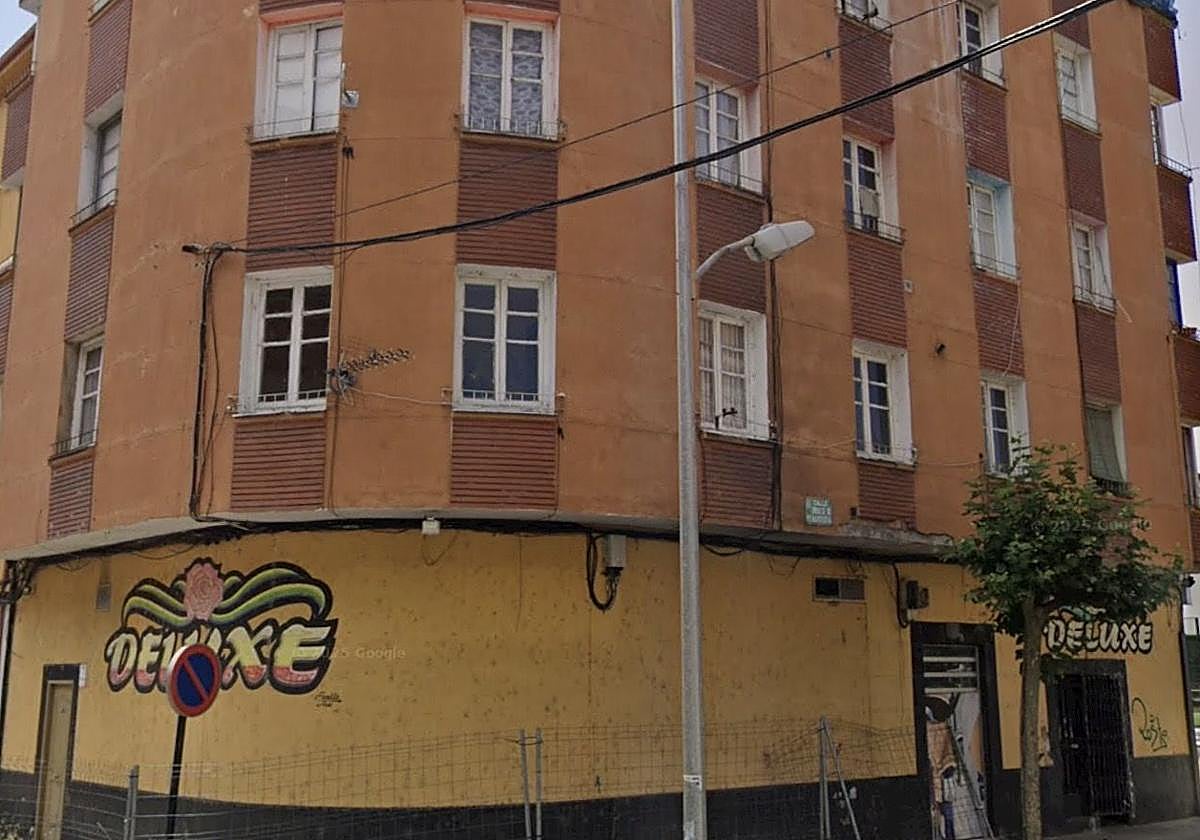 Imagen del edificio en la Avenida Compostilla.