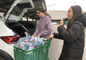 Los ponferradinos se lanzan a los supermercados en busca de agua: «Llevo tres garrafas y tengo otras dos en casa»