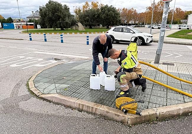 Imagen de uno de los puntos de abastecimiento en el parking del Museo del Ferrocarril.