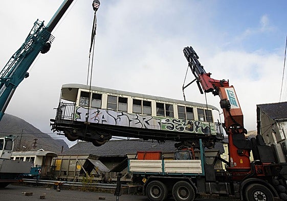 Uno de los seis vagones trasladados que formarán parte del Ponfeblino.