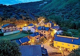 Imagen nocturna del pueblo más verde de la provincia de León.