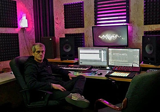 El músico, productor y Dj berciano, Óscar Vázquez.