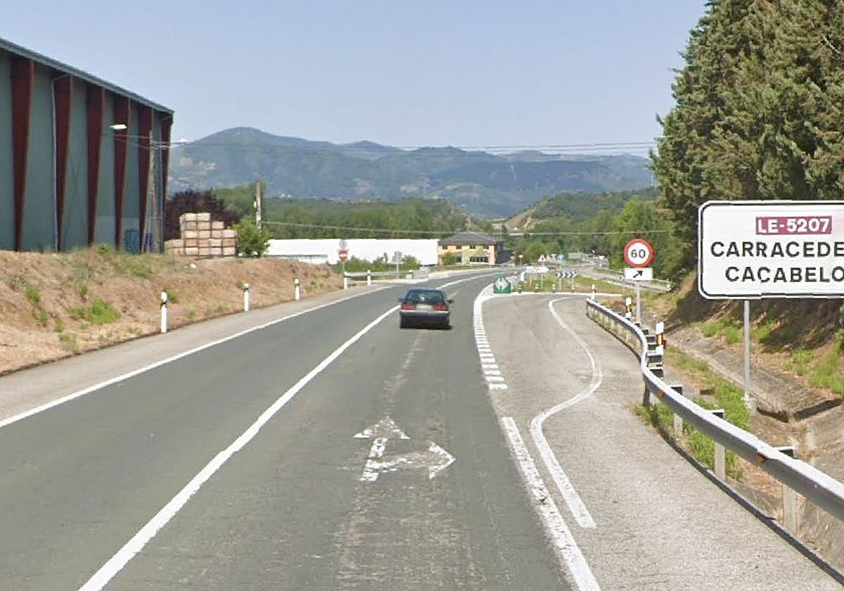 La N-VI a su paso por el término municipal de Carracedelo.