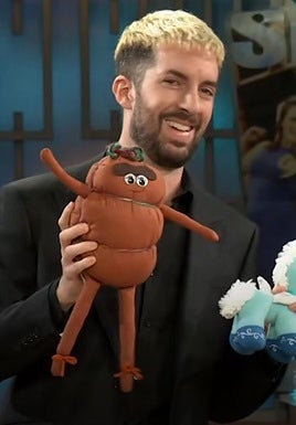 David Broncano enseñando el botillo del Bierzo en el programa del miércoles 3 de diciembre en 'La Revuelta'.