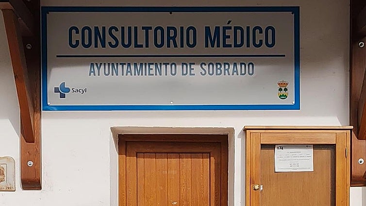 Los vecinos de Sobrado llevan cuatro meses sin médico: «Es un desastre total»