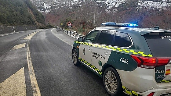 Un desprendimiento provoca el corte de la N-VI en Vega de Valcarce