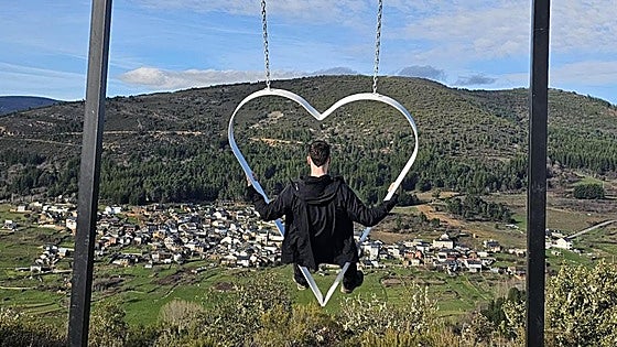 El pueblo de León que estrena un columpio gigante con vistas al corazón de un gran valle