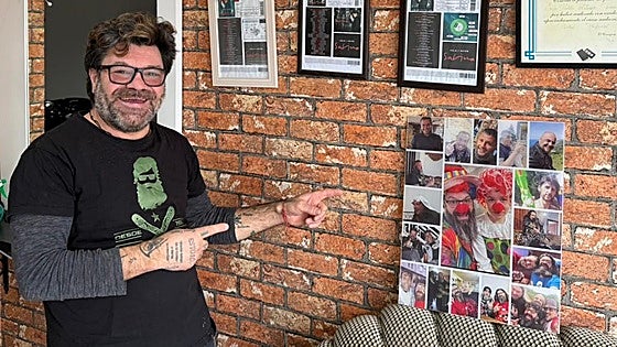 Jorge 'Pelukas', el peluquero berciano que ha visto a Sabina 17 veces: «He recorrido media España»
