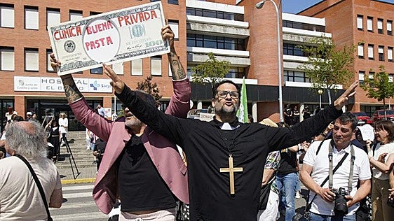 Carlos Martínez: «No es de recibo que haya 25.000 personas en la lista de espera del Hospital del Bierzo»
