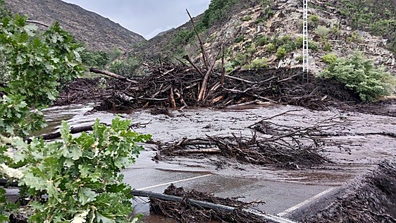 Cortado el acceso al Valle de Fornela por los arrastres producidos por una espectacular tormenta: «Ha sido como una Dana en la alta montaña»