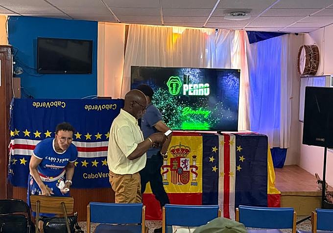 Luis Cabral momentos previos a que empezara el encuentro entre las selecciones de España y Cabo Verde.