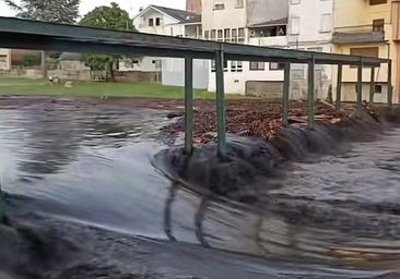 Vega de Espinareda solicita el apoyo de la Confederación para limpiar la playa fluvial de los arrastres de la tormenta