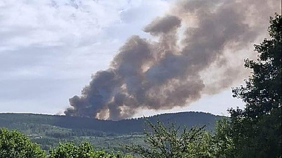 Sube a nivel 1 de peligrosidad el incendio de Arganza que se había dado ya por controlado