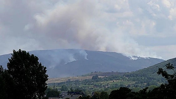 Los incendios de la provincia «avanzan hacia su estabilización» aunque se mantienen cuatro en nivel 1 en El Bierzo