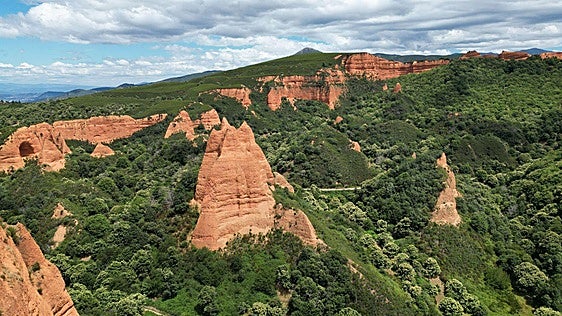¿Por qué Las Médulas son rojas? Así se explica el color del paisaje más famoso del Bierzo