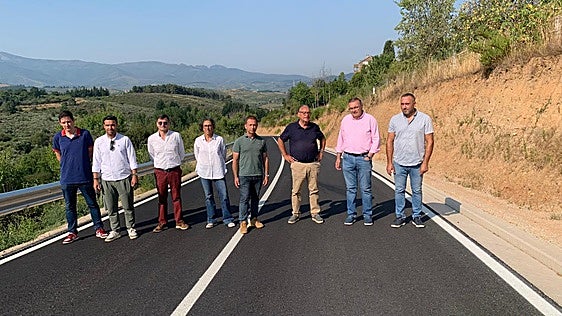 La Diputación invierte 459.000 euros en la mejora de la carretera entre Molinaseca y Calamocos