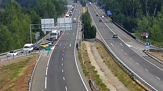 Se reabre la A-6 en sentido A Coruña y el incendio de San Tirso pierde el nivel IGR 1