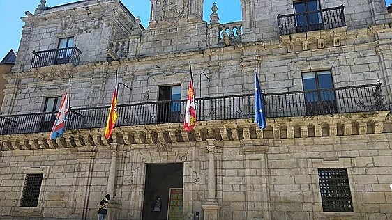 El Procurador del Común pide a Ponferrada una estrategia integral contra el calor en los edificios públicos