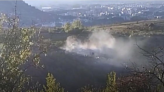 Medios terrestres y aéreos logran controlar un incendio en Salas de los Barrios