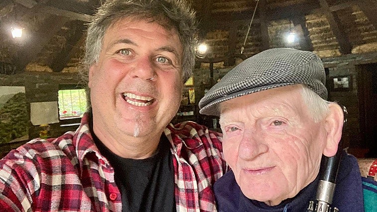 Gurka, del rugby argentino al restaurante-palloza del castro de Chano: «Fornela, mínimo una vez en la vida»