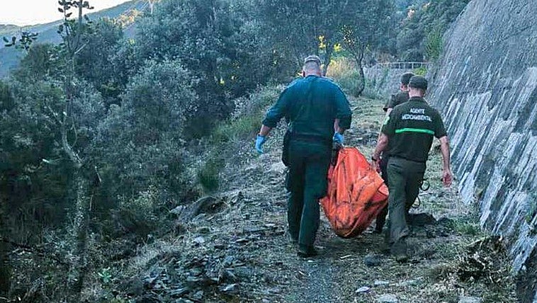 Aparece un oso muerto en el canal de una central hidroeléctrica en Matarrosa del Sil