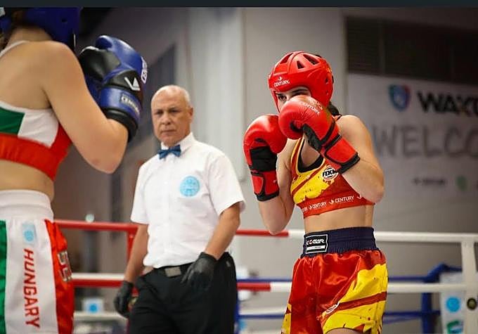 Alicia Chamorro en el combate con la húngara Lilla Dobondi en la final del Campeonato del Mundo WAKO.