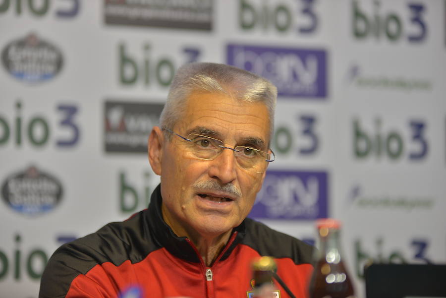 El entrenador de la SD Ponferradina, Fabri González, en sala de prensa.